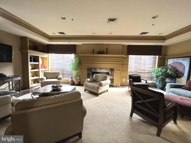 Building Photo - 4852 Eisenhower Ave