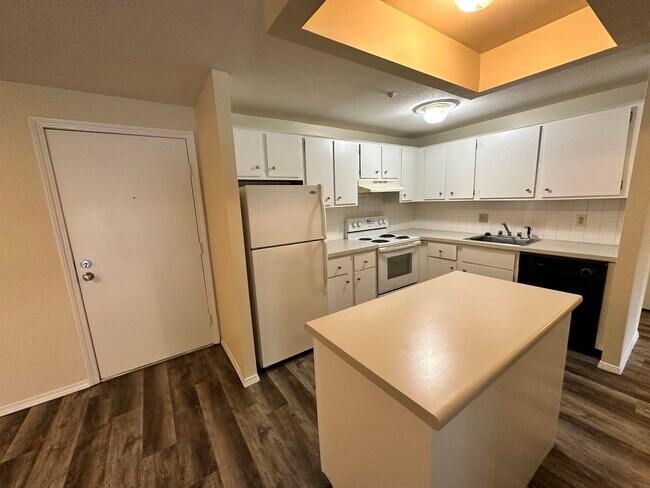 Building Photo - 99 Powers St