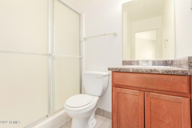 Building Photo - 2415 W Greenway Rd