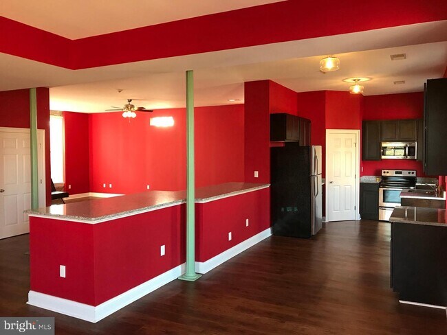 Building Photo - 2 W Loockerman St