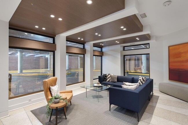 Building Photo - 20 NE 2nd St