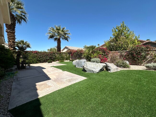 Building Photo - 78284 Rainbow Dr