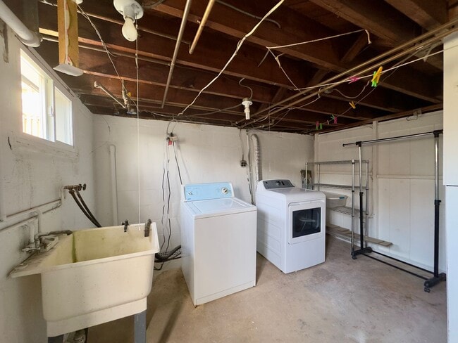 Building Photo - Charming 3 Bedroom/2 Bathroom Home with Large Backyard in Arbutus, MD!