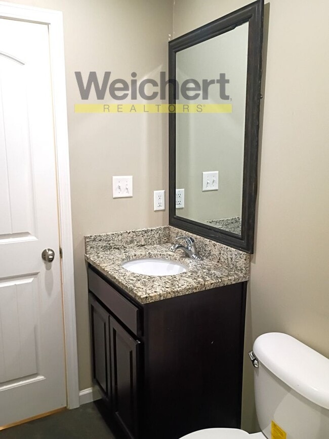 Building Photo - Spacious 3-Bed, 2-Bath Home in a Quiet Nei...