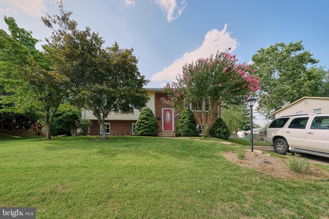 Building Photo - 9516 Bonair Dr