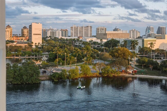 Building Photo - 1170 N Federal Hwy