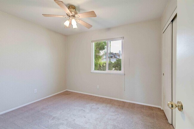 Building Photo - Updated 3 Bedroom Home on Quiet Court with Covered Patio