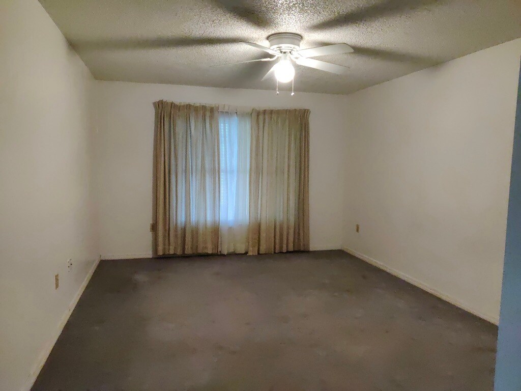 Building Photo - 1371 Melshire Ave