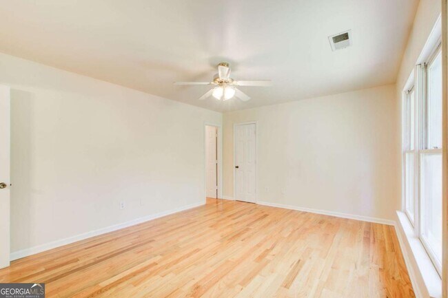 Building Photo - 2462 Empire Forest Dr