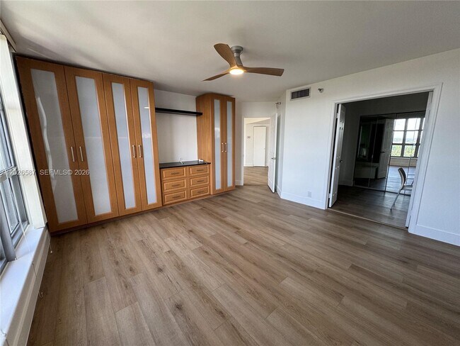 Building Photo - 3530 Mystic Pointe Dr