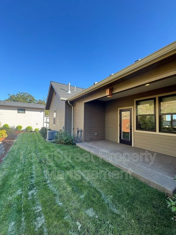 Building Photo - 3445 SW Buckeye Pl