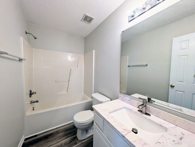 Building Photo - Move-In Ready Townhome with Downstairs Pri...