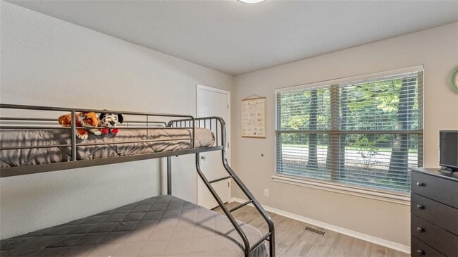 Building Photo - 9 E Elvendon Dr