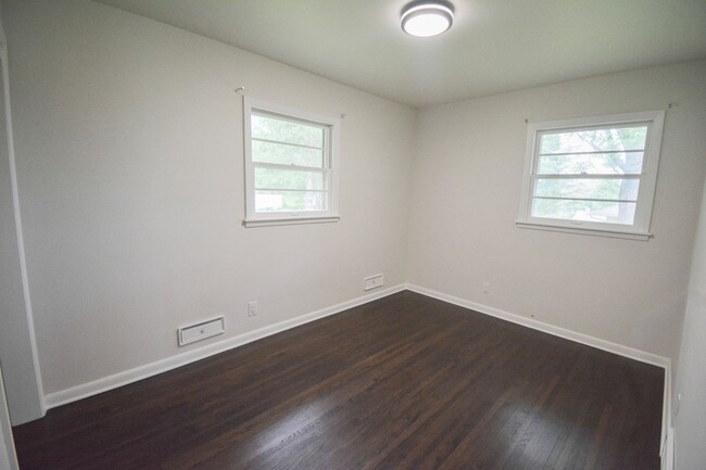 Building Photo - Updated 3 Bed 1.75 bath home available NOW!