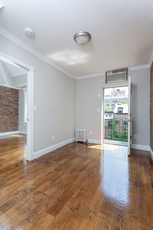 Building Photo - 350 W 21st St