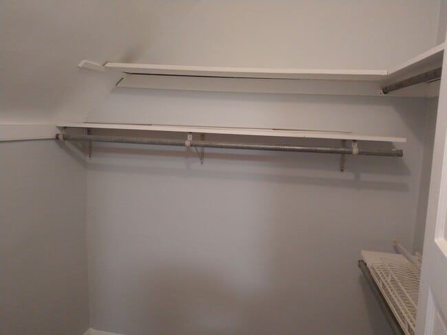 Building Photo - Nice Newly Remodeled 2Br, 1Bth, 2nd Floor -parking included