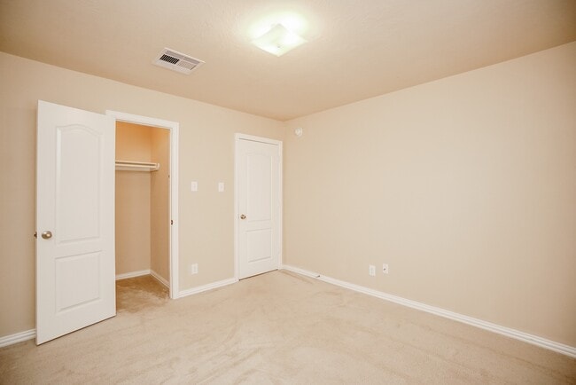 Building Photo - 26519 Grey Sparrow Dr