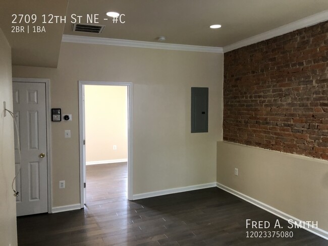 Building Photo - 2 Bedroom Top Floor Unit in Brookland