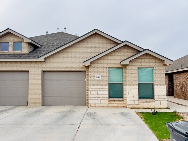 Building Photo - Modern 3-Bedroom Duplex in West Lubbock