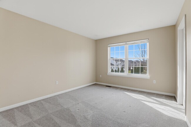 Building Photo - 35900 Abbey Dr