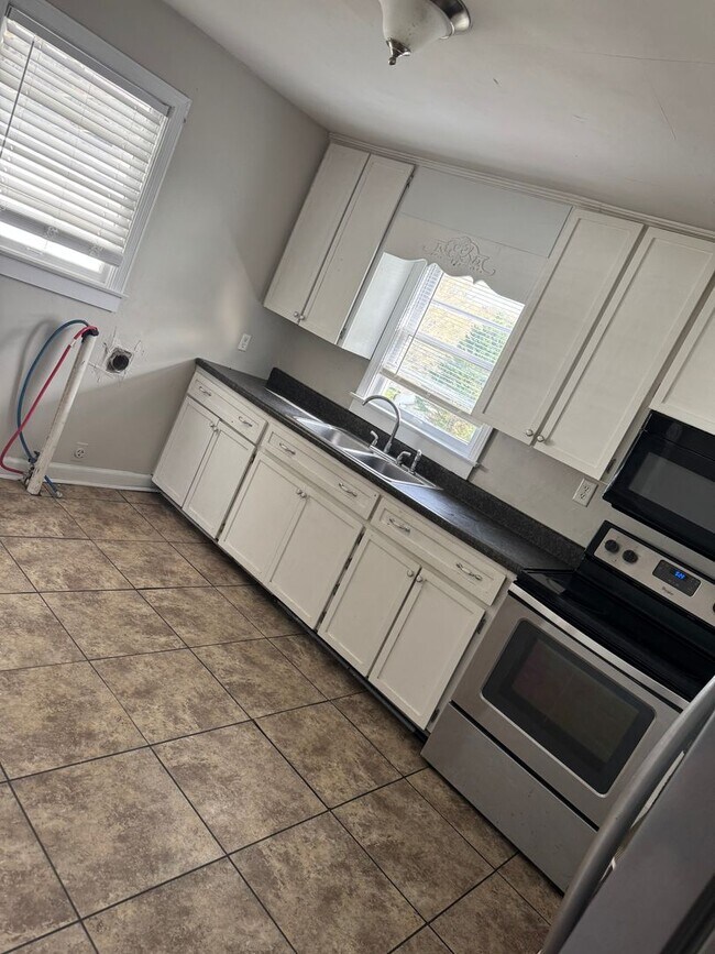 Building Photo - 320 W 41st St