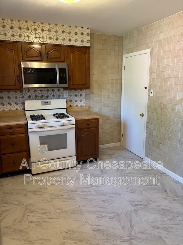 Building Photo - 6206 Scranton Rd