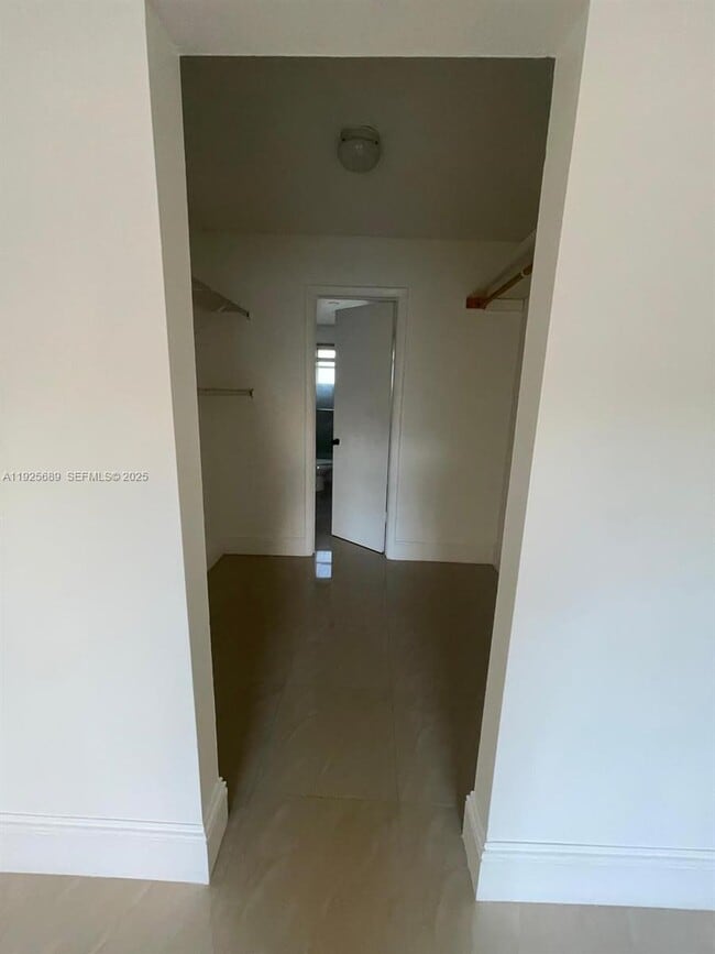 Building Photo - 9375 Fontainebleau Blvd