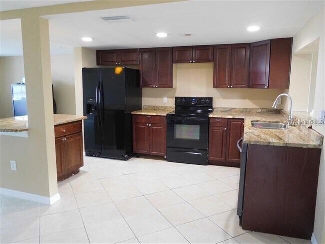 Building Photo - 7333 Sequoia Dr