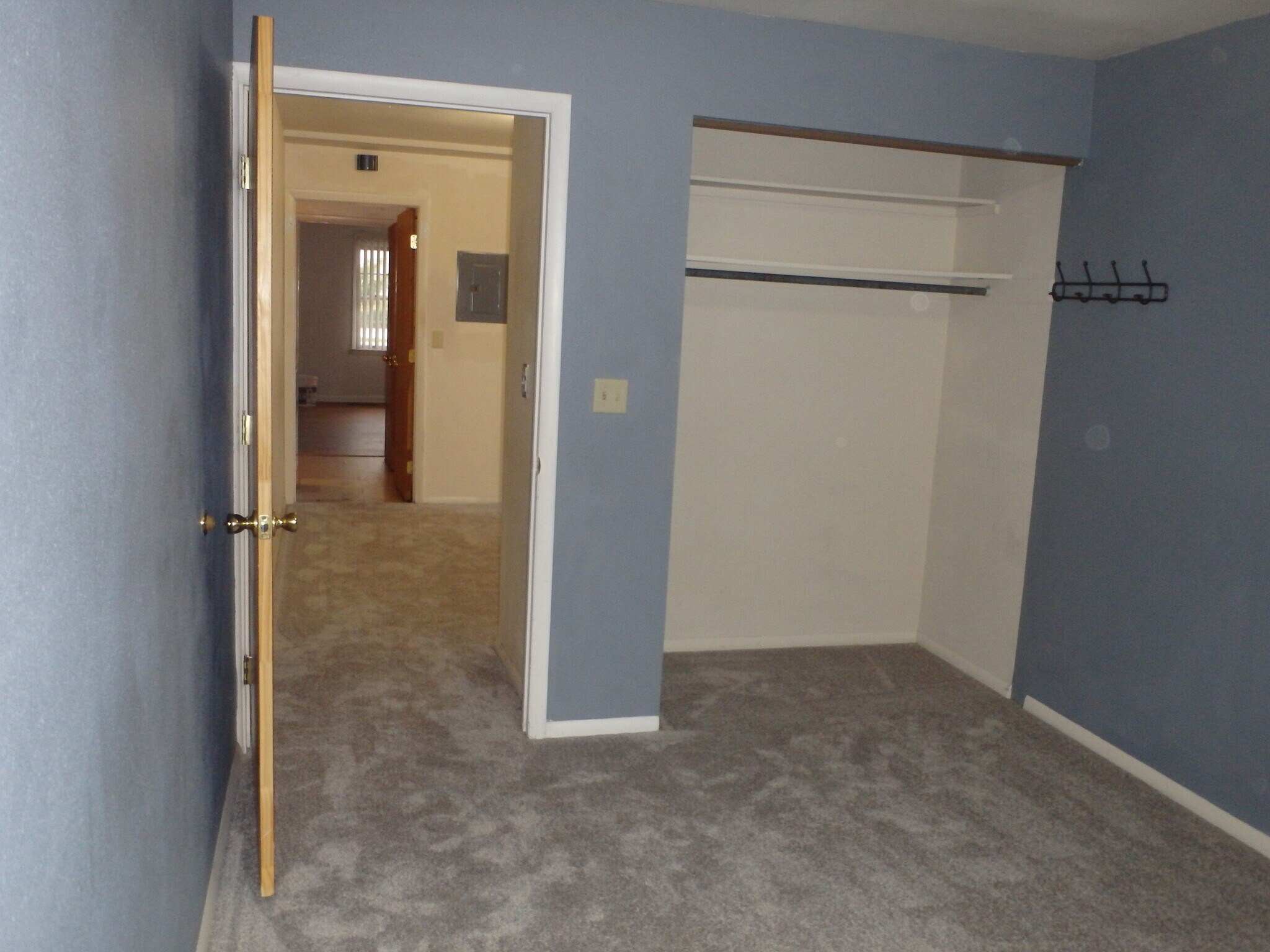 Building Photo - 605 W Lake St