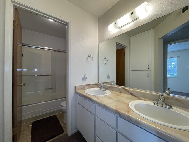 Building Photo - 458 Nord Ave