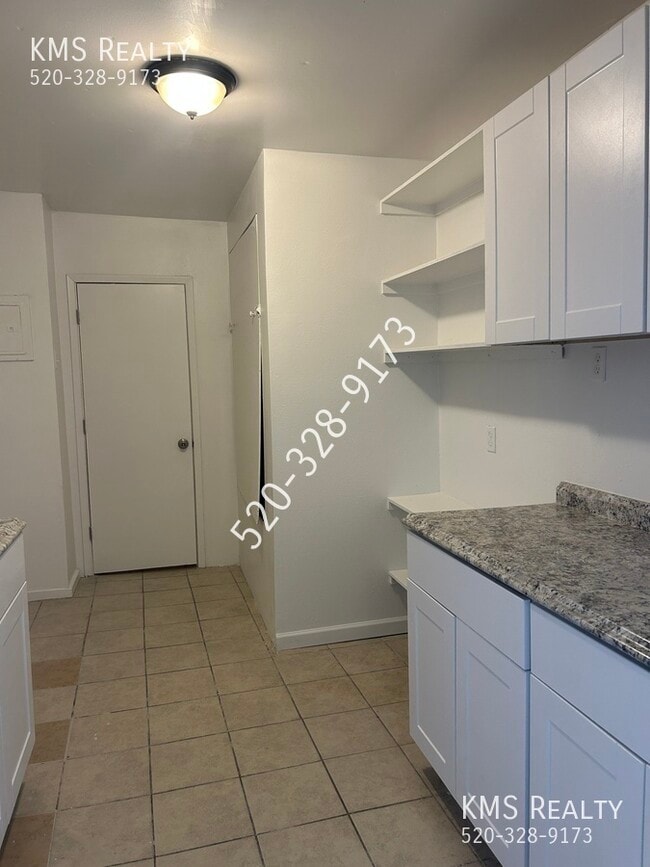 Building Photo - 2 Bed/1 Bath - OWNER/AGENT