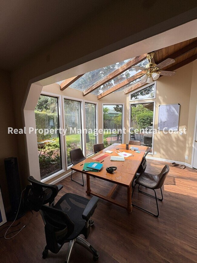 Building Photo - 324 Cuesta Dr