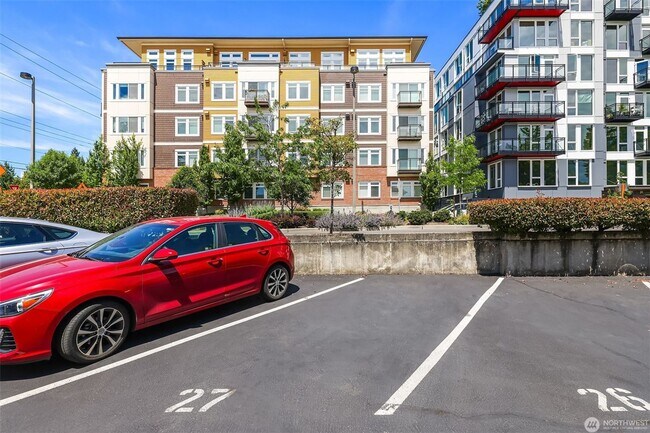 Building Photo - Top-Floor Downtown Bellevue Condo with Sunset Views