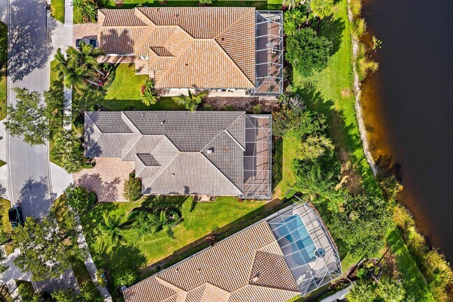 Building Photo - 8120 SE Paurotis Ln