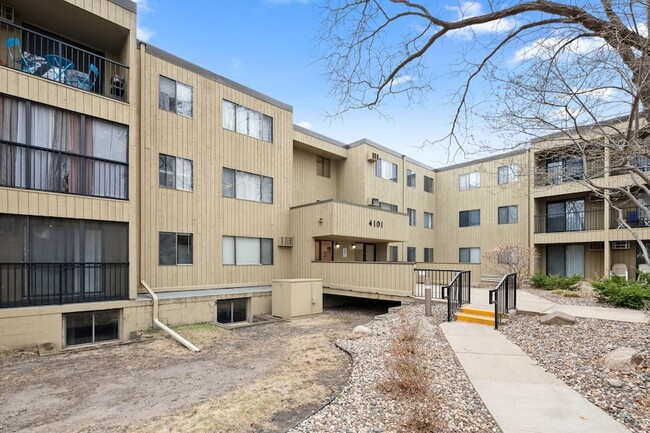 Building Photo - 4101 Parklawn Ave