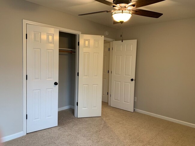 Building Photo - 5 Bed | 3.5 Bath House with Finished Basem...
