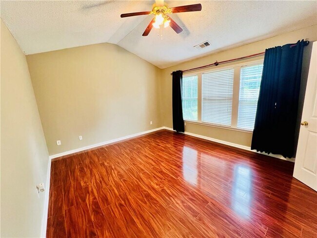 Building Photo - 391 Bass Way NW