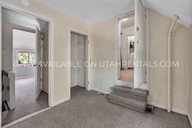 Building Photo - 1040 E 200 S