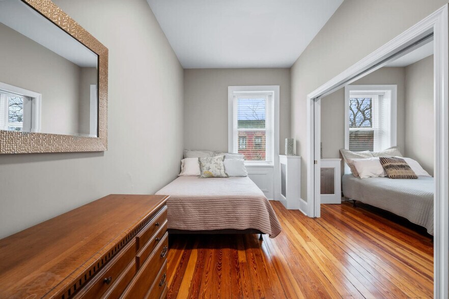 Building Photo - 215 W 138th St