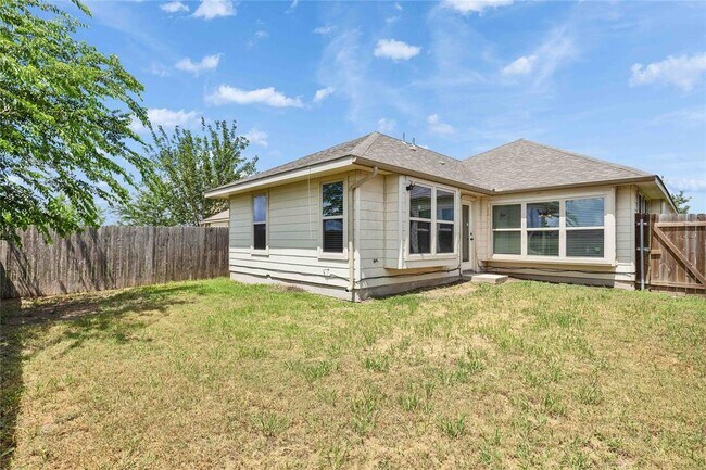 Building Photo - 907 Yabers Ct