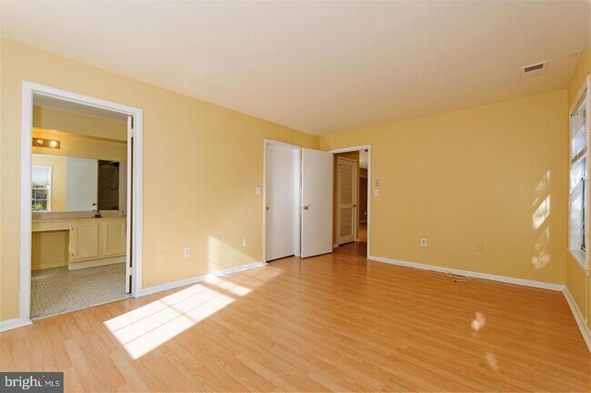 Building Photo - 115 Cascade Ct