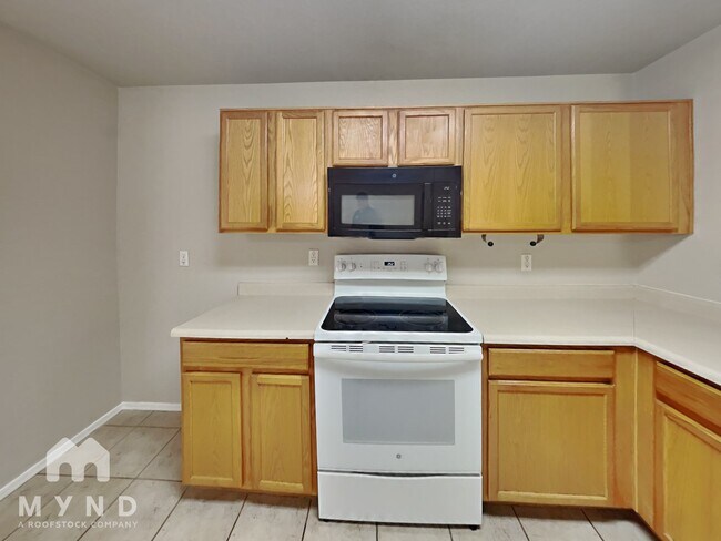 Building Photo - 550 W Kingman Dr