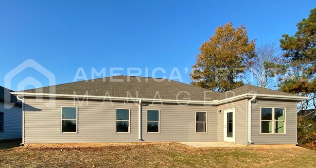 Building Photo - Home for Rent in Weaver AL... Coming Soon!