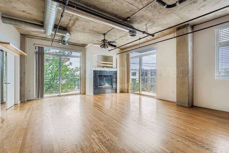 Building Photo - 3201 Shoshone St