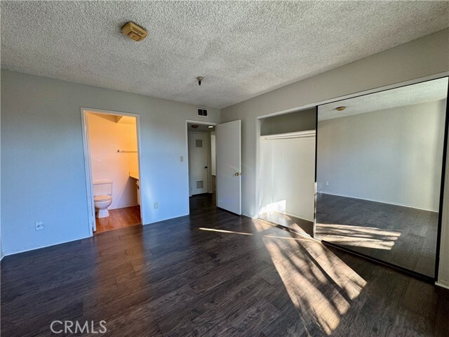 Building Photo - 987 E Del Mar Blvd