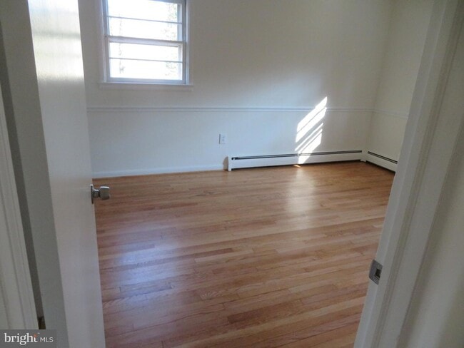 Building Photo - 26 Lakeside Dr