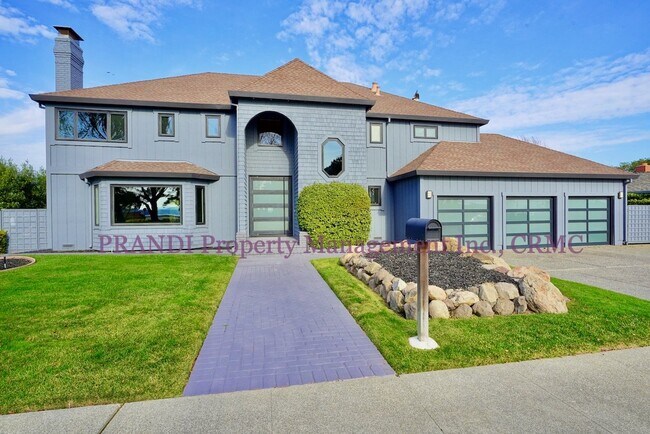Building Photo - Sleek, Expansive, Designer Home with Priva...