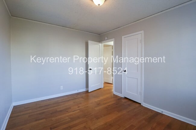 Building Photo - Cozy 2 Bedroom 1 Bathroom Home In Kendall-Whittier