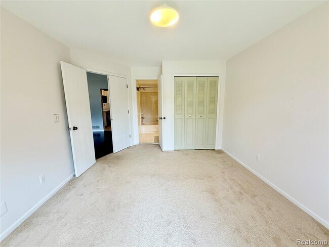Building Photo - 1550 Meadowside Dr