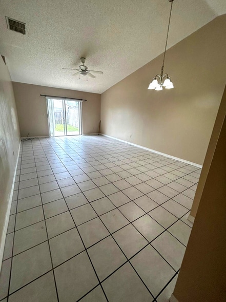 Building Photo - 3112 Headdress Dr